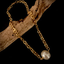 The Missio - Mother of Pearl Necklace
